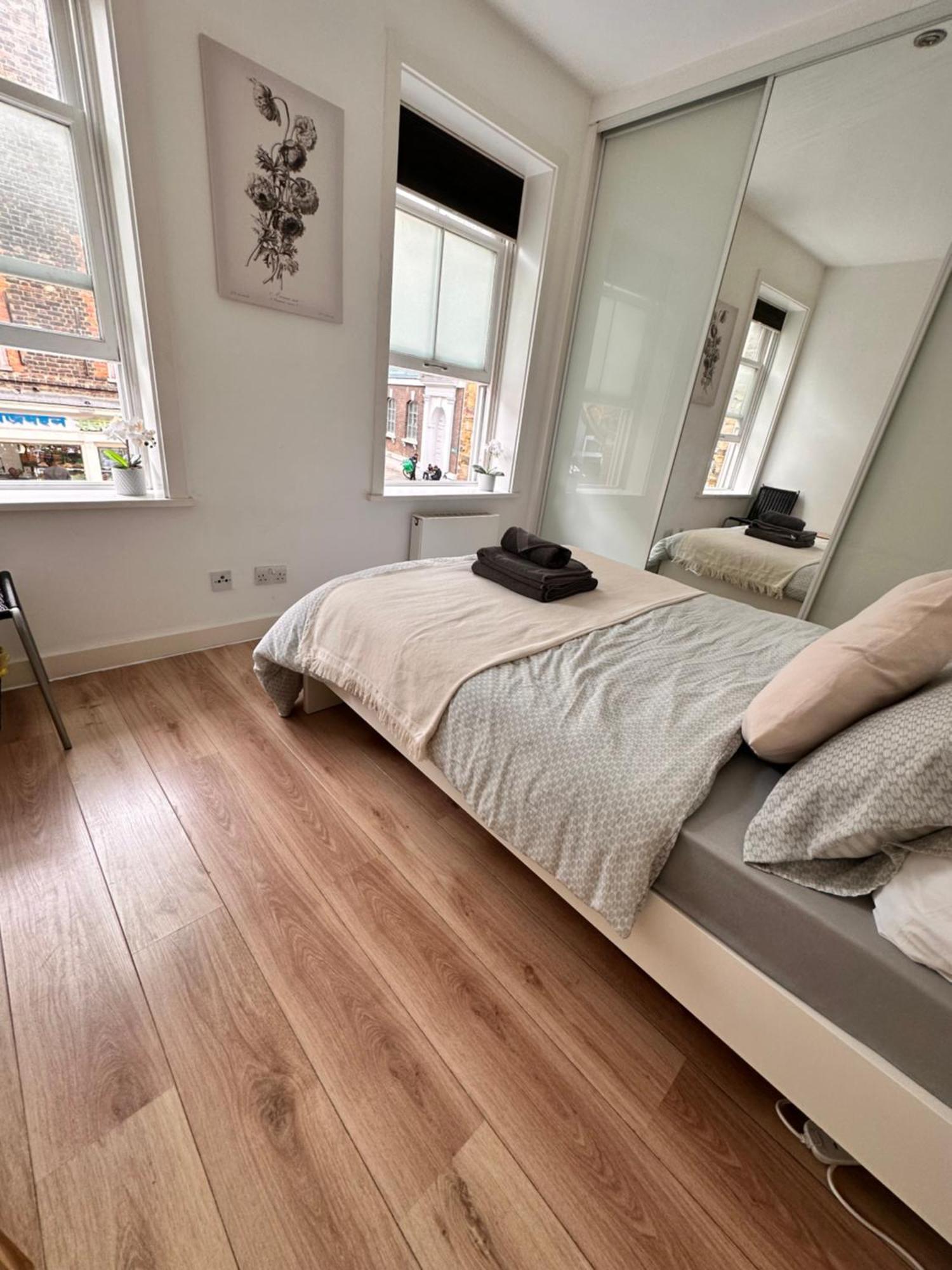 2 Modern Double In The Heart Of Brick Lane * Londra